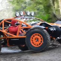 Autíčkářův týden: Kterak Ferrari přelstilo fyziku a lyžařovi shořelo Audi