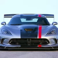 Dodge Viper drtí konkurenci, drží 14 traťových rekordů a poráží P1 i 918, přesto končí.