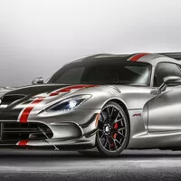 Dodge Viper drtí konkurenci, drží 14 traťových rekordů a poráží P1 i 918, přesto končí.