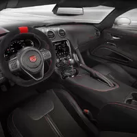 Dodge Viper drtí konkurenci, drží 14 traťových rekordů a poráží P1 i 918, přesto končí.
