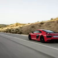 Autíčkářův týden: Volvo vyzývá na souboj klokany a LaFerrari oťukává Budapešť 