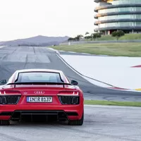 Autíčkářův týden: Volvo vyzývá na souboj klokany a LaFerrari oťukává Budapešť 