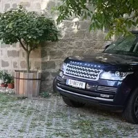 Range Rover Hybrid: Tohle auto prostě chcete