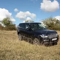 Range Rover Hybrid: Tohle auto prostě chcete