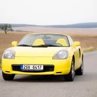 Toyota MR2 W30: S rykem motoru v zádech