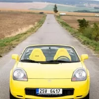 Toyota MR2 W30: S rykem motoru v zádech