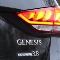 Hyundai Genesis 3.8 – Jednou nohou v luxusu