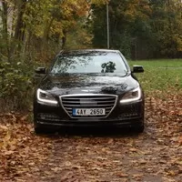 Hyundai Genesis 3.8 – Jednou nohou v luxusu