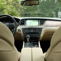 Hyundai Genesis 3.8 – Jednou nohou v luxusu