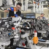 Autíčkářův týden: Konec zadohnaného BMW a Range Rover pod stanem