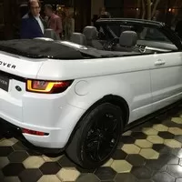 Autíčkářův týden: Konec zadohnaného BMW a Range Rover pod stanem