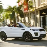 Autíčkářův týden: Konec zadohnaného BMW a Range Rover pod stanem