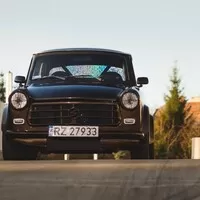 Autíčkářův týden: Oturbený trabant a adventní drift v Nissanu