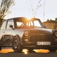 Autíčkářův týden: Oturbený trabant a adventní drift v Nissanu