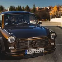 Autíčkářův týden: Oturbený trabant a adventní drift v Nissanu