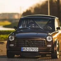 Autíčkářův týden: Oturbený trabant a adventní drift v Nissanu