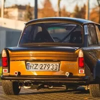 Autíčkářův týden: Oturbený trabant a adventní drift v Nissanu