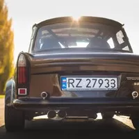Autíčkářův týden: Oturbený trabant a adventní drift v Nissanu