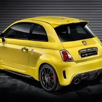 Abarth 695 biposto Record je přesně ta pětistovka, kterou chceme