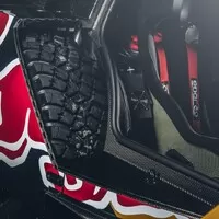 Peugeot vyjíždí na Dakar se širším a nižším speciálem
