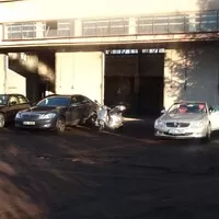 Mikulášské Kafe&Káry Praha: Hromada kár a hořící sudy