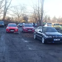 Mikulášské Kafe&Káry Praha: Hromada kár a hořící sudy