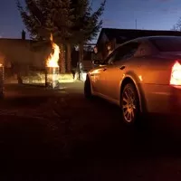Mikulášské Kafe&Káry Praha: Hromada kár a hořící sudy