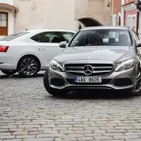 Škoda Superb vs. Mercedes-Benz C220CDI: Je to o značce či o velikosti?