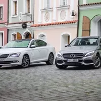 Škoda Superb vs. Mercedes-Benz C220CDI: Je to o značce či o velikosti?