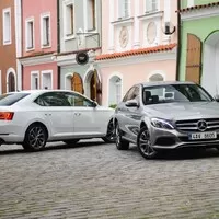 Škoda Superb vs. Mercedes-Benz C220CDI: Je to o značce či o velikosti?