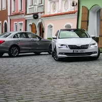 Škoda Superb vs. Mercedes-Benz C220CDI: Je to o značce či o velikosti?