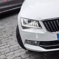 Škoda Superb vs. Mercedes-Benz C220CDI: Je to o značce či o velikosti?