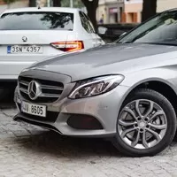 Škoda Superb vs. Mercedes-Benz C220CDI: Je to o značce či o velikosti?