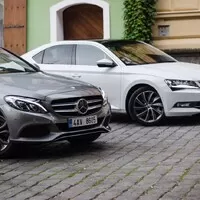 Škoda Superb vs. Mercedes-Benz C220CDI: Je to o značce či o velikosti?