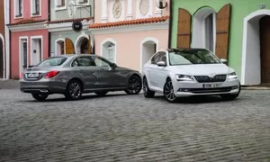 Recenze & testy: Škoda Superb vs. Mercedes-Benz C220CDI: Je to o značce či o velikosti?