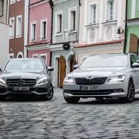 Škoda Superb vs. Mercedes-Benz C220CDI: Je to o značce či o velikosti?