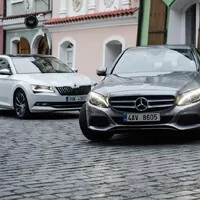 Škoda Superb vs. Mercedes-Benz C220CDI: Je to o značce či o velikosti?
