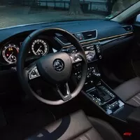 Škoda Superb vs. Mercedes-Benz C220CDI: Je to o značce či o velikosti?
