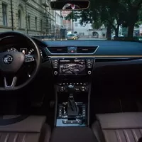 Škoda Superb vs. Mercedes-Benz C220CDI: Je to o značce či o velikosti?