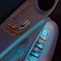Krásná tlačítka Mercedesu C-class