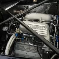 Na prodej je Jaguar XJ220 zn. sotva jetý
