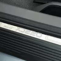 Na prodej je Jaguar XJ220 zn. sotva jetý