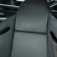 Na prodej je Jaguar XJ220 zn. sotva jetý