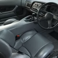 Na prodej je Jaguar XJ220 zn. sotva jetý