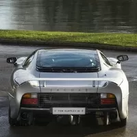 Na prodej je Jaguar XJ220 zn. sotva jetý