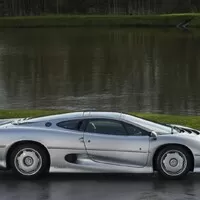 Na prodej je Jaguar XJ220 zn. sotva jetý
