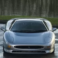 Na prodej je Jaguar XJ220 zn. sotva jetý