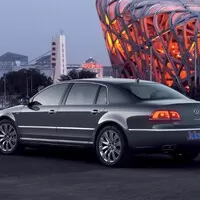 Autíčkářův týden: Requiem za elektrický Cadillac a desetiválcové libreto v podání Lamborghini