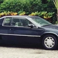 Autíčkářův týden: Šestnáctiválcový Cadillac a fotbalistův Rolls-Royce