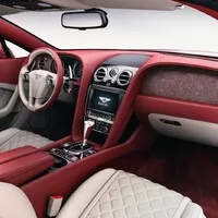 Dřevo je pro socky, u Bentley teď frčí kámen
